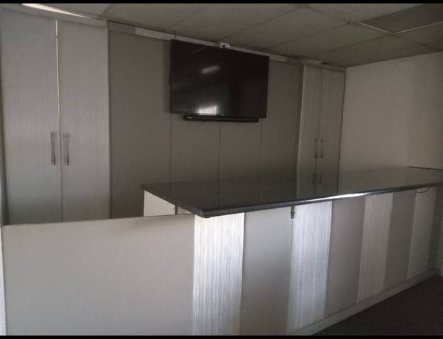 320M² OFFICE TO LET IN JET PARK